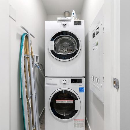 Modern Comfort At Ubc: 1Br Condo Near Campus 밴쿠버 외부 사진