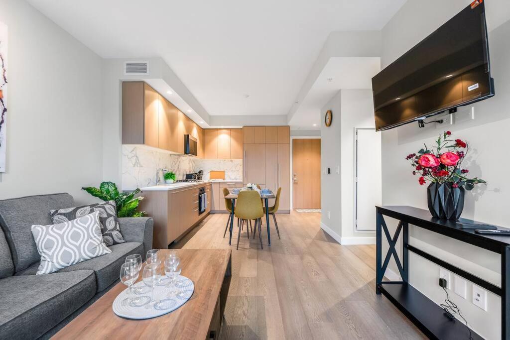 Modern Comfort At Ubc: 1Br Condo Near Campus 밴쿠버 외부 사진