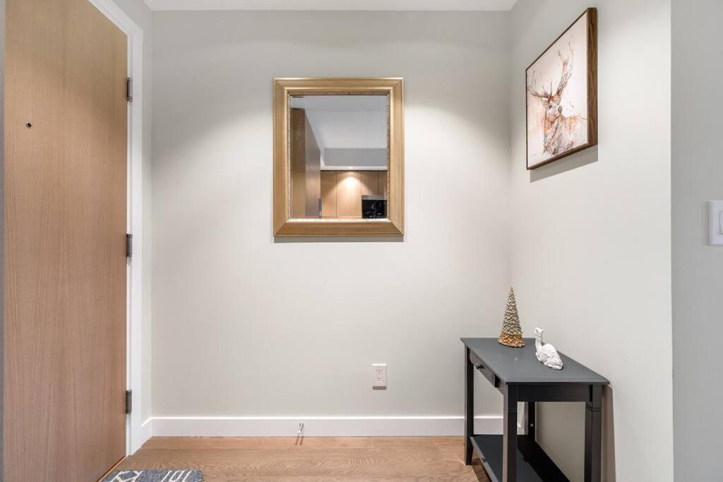 Modern Comfort At Ubc: 1Br Condo Near Campus 밴쿠버 외부 사진