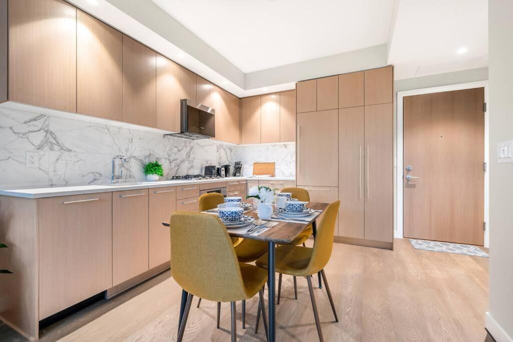 Modern Comfort At Ubc: 1Br Condo Near Campus 밴쿠버 외부 사진