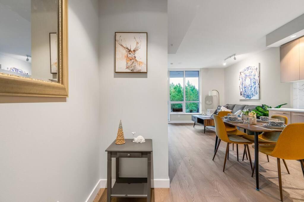 Modern Comfort At Ubc: 1Br Condo Near Campus 밴쿠버 외부 사진