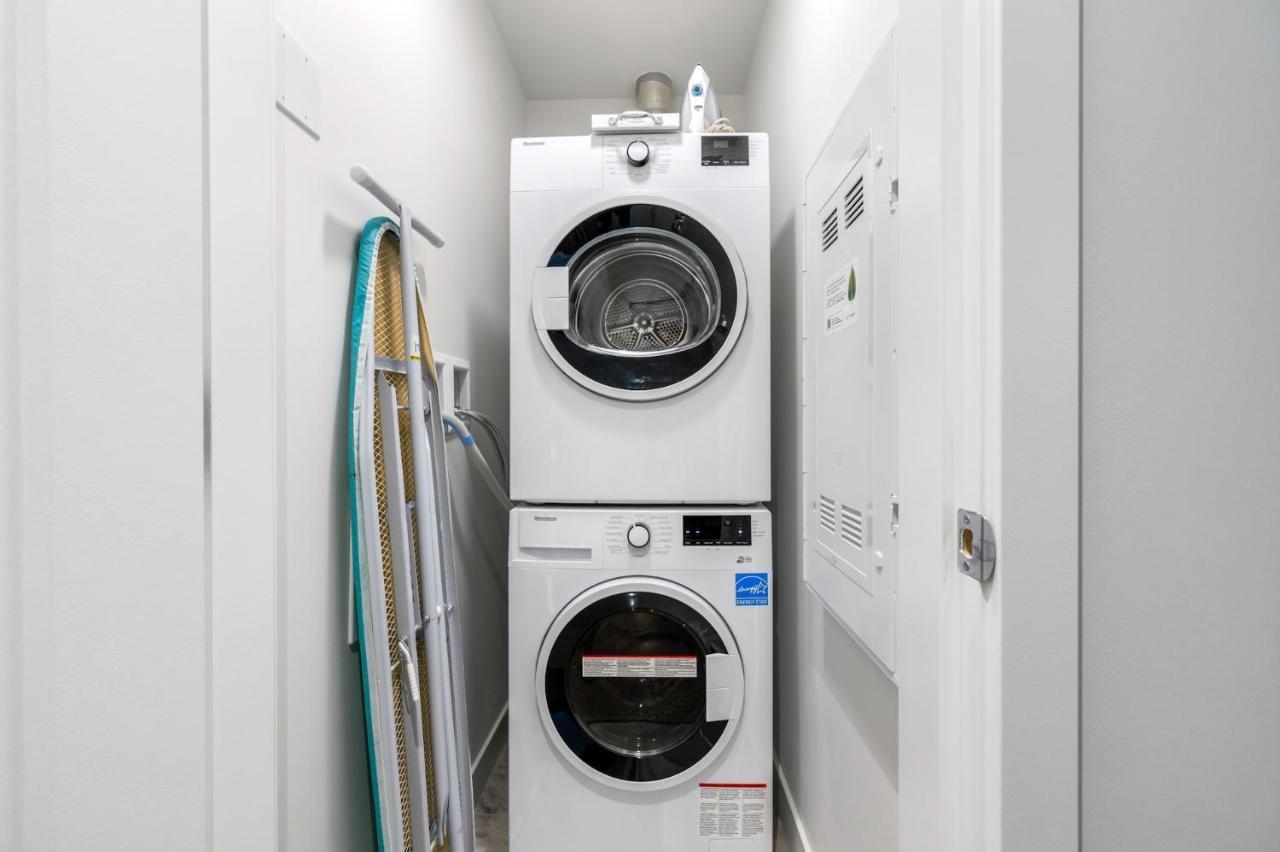 Modern Comfort At Ubc: 1Br Condo Near Campus 밴쿠버 외부 사진