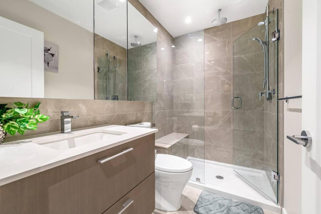 Modern Comfort At Ubc: 1Br Condo Near Campus 밴쿠버 외부 사진