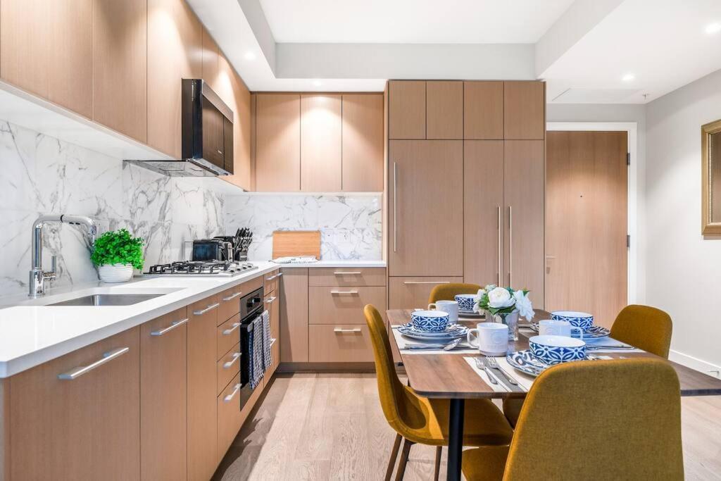 Modern Comfort At Ubc: 1Br Condo Near Campus 밴쿠버 외부 사진
