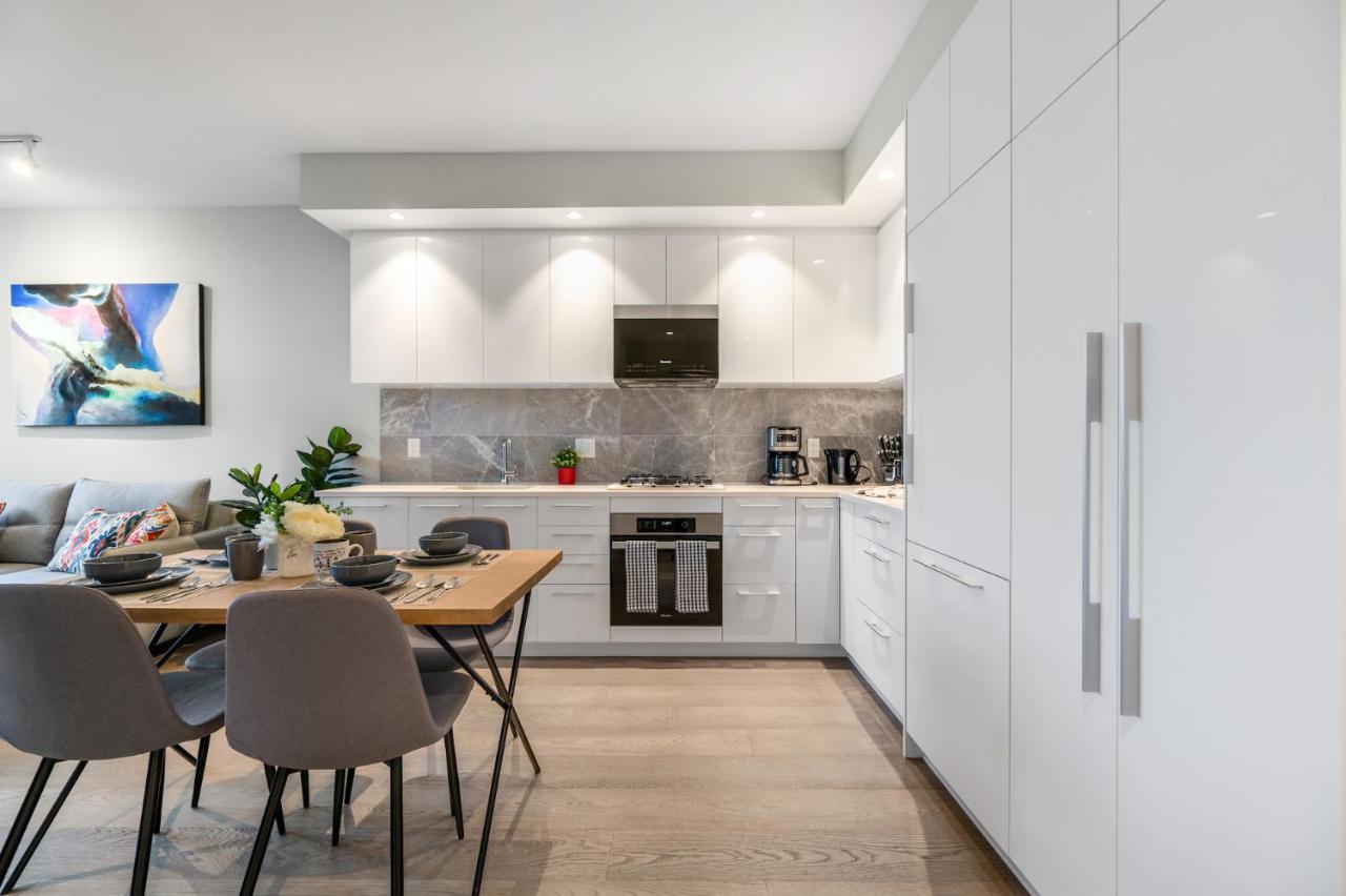 Modern Comfort At Ubc: 1Br Condo Near Campus 밴쿠버 외부 사진