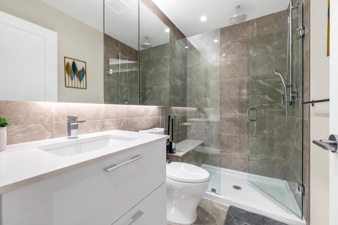 Modern Comfort At Ubc: 1Br Condo Near Campus 밴쿠버 외부 사진