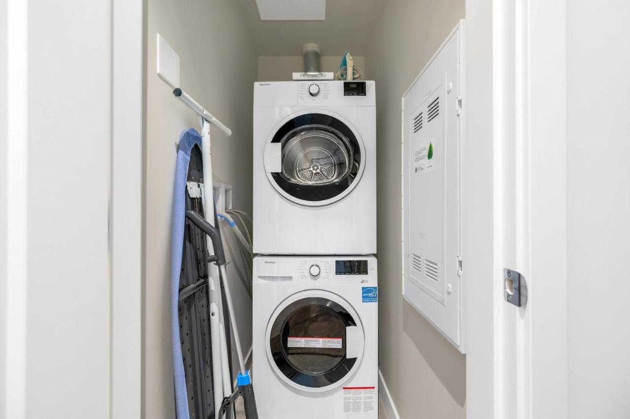 Modern Comfort At Ubc: 1Br Condo Near Campus 밴쿠버 외부 사진